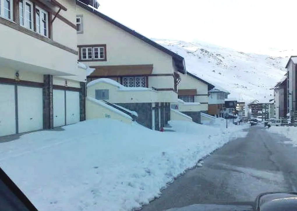 Residencial Las Tuyas contacts